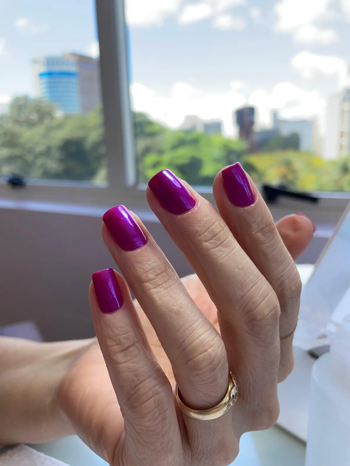 Detalhe de trabalho em unhas